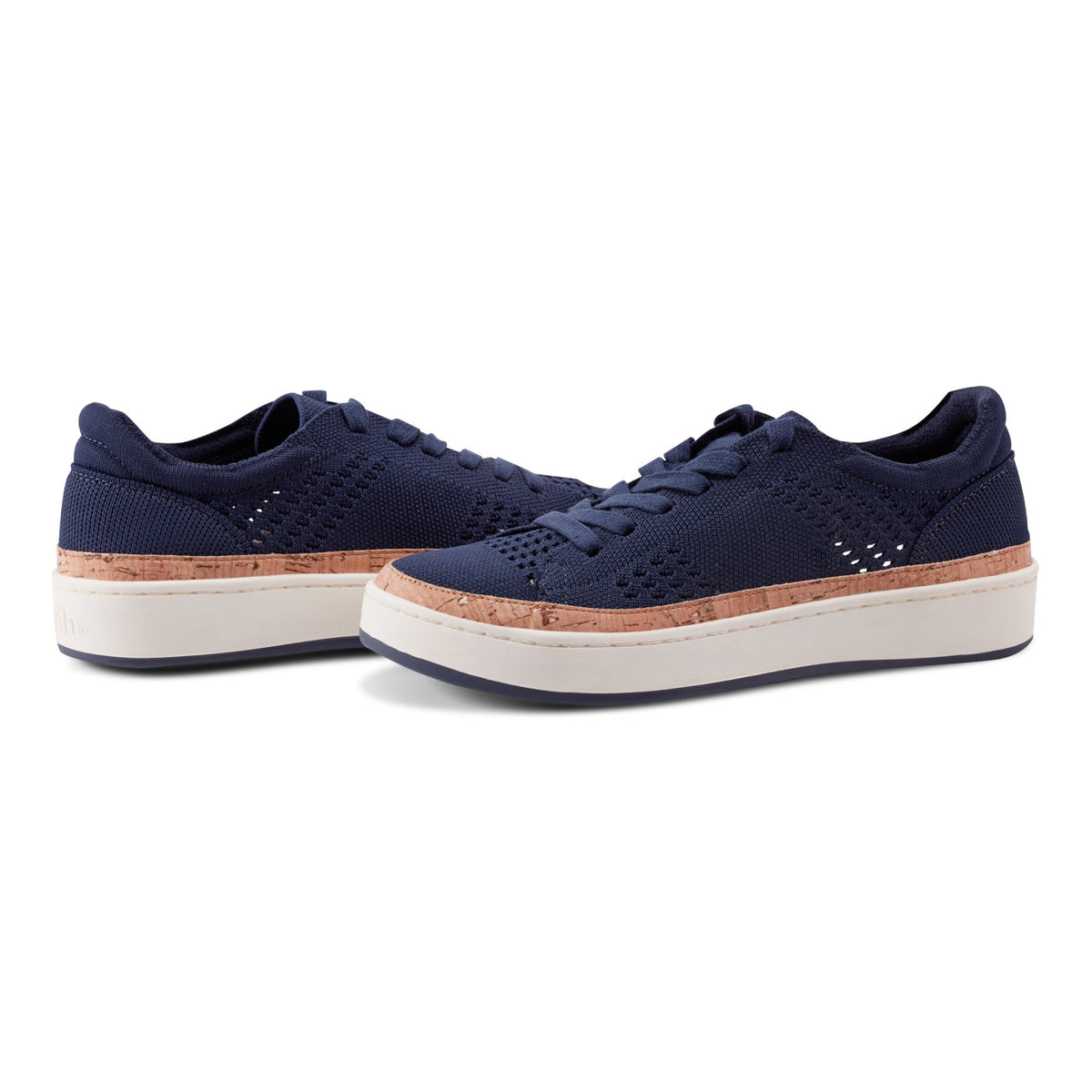Knight Round Toe Lace-up Casual Sneakers